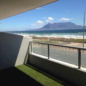 Apartment Beachfront Beauty at Seaspray in Blouberg  Блоуберг